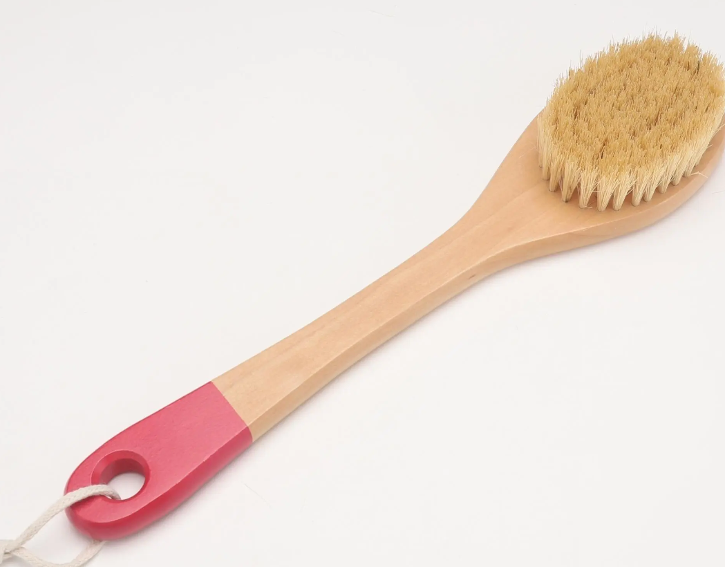 Comment empêcher la formation de moisissure sur une brosse de bain en bois ?