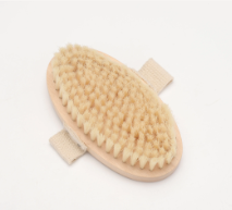 5 façons d'améliorer la santé de la peau de 40 % à l'aide d'une brosse de bain à main