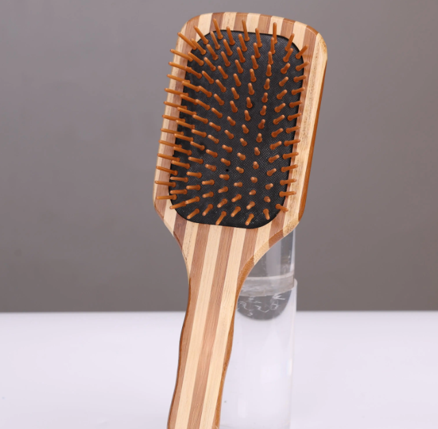 Une brosse à cheveux de massage aide-t-elle vraiment à la croissance des cheveux ?