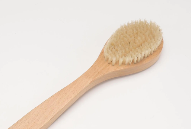 Le brossage à sec fonctionne-t-il vraiment ? La vérité sur les brosses de bain en bois